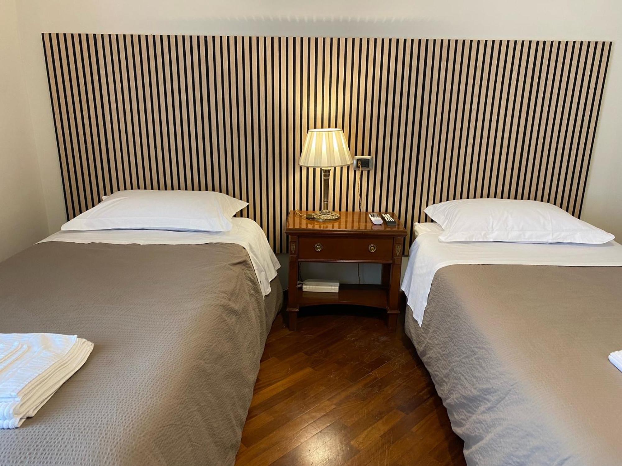 Casa Battisti Messina Guest House In Centro Citta, Ideale Per Famiglie O Gruppi Eksteriør billede