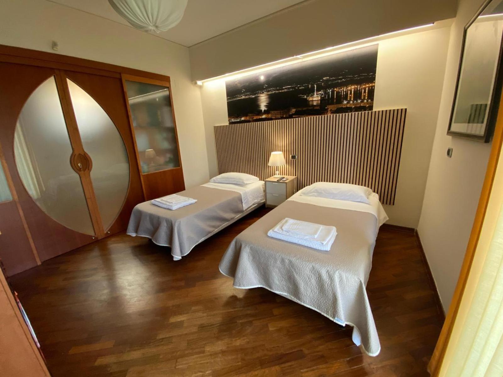 Casa Battisti Messina Guest House In Centro Citta, Ideale Per Famiglie O Gruppi Eksteriør billede