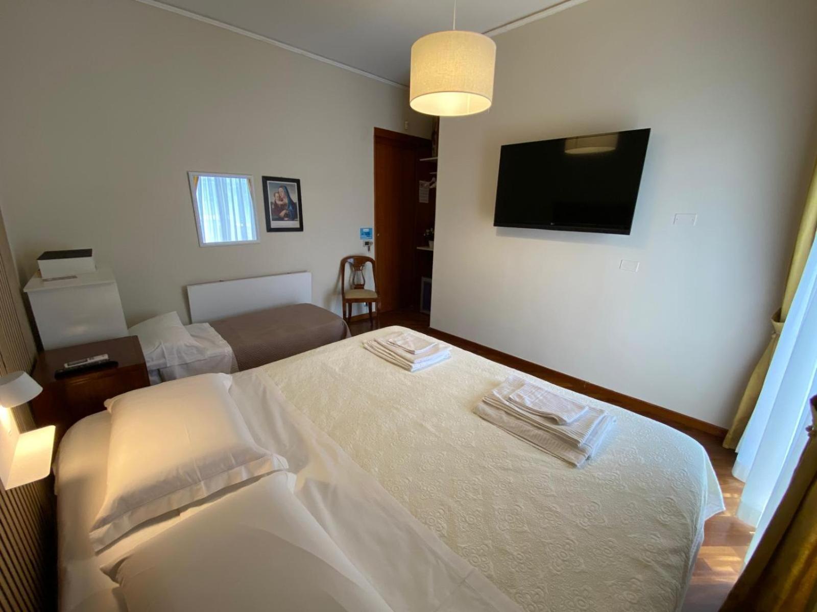 Casa Battisti Messina Guest House In Centro Citta, Ideale Per Famiglie O Gruppi Eksteriør billede