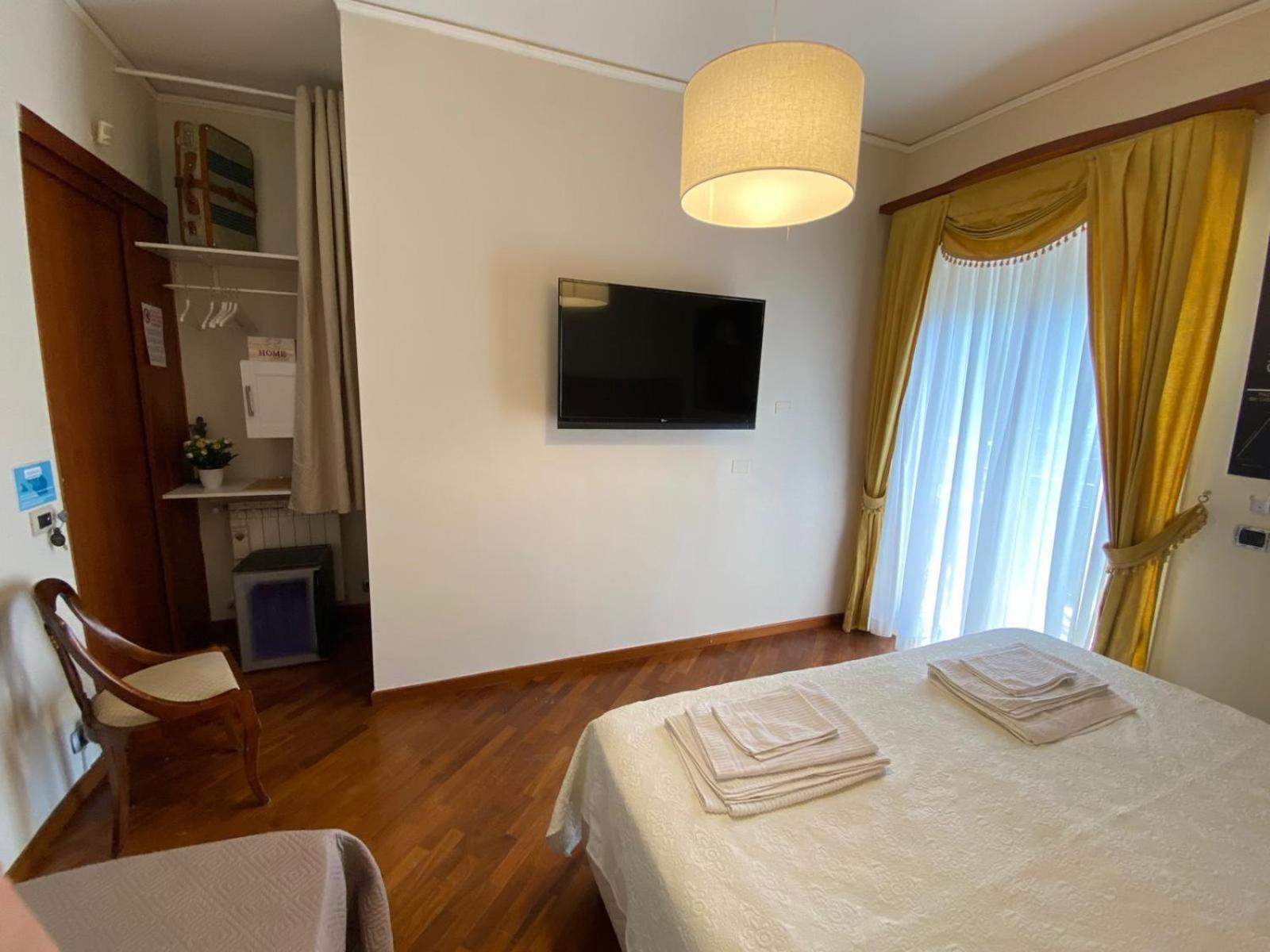 Casa Battisti Messina Guest House In Centro Citta, Ideale Per Famiglie O Gruppi Eksteriør billede