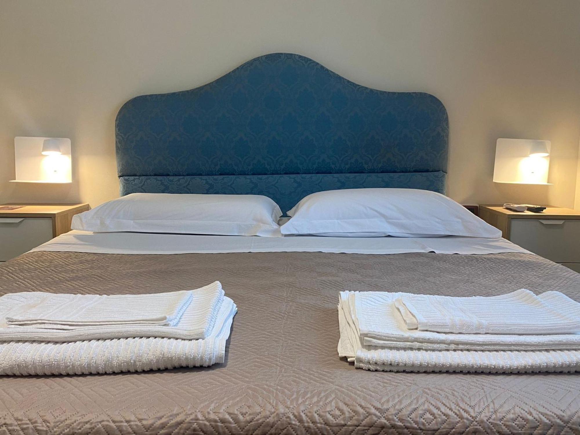 Casa Battisti Messina Guest House In Centro Citta, Ideale Per Famiglie O Gruppi Eksteriør billede
